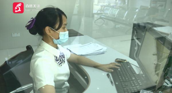 女子情绪激动冲进银行：我可能被骗了！工作人员一番操作后……