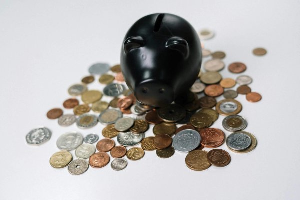 imtoken官网 如何全面把握金融行业的发展趋势？这种趋势如何影响投资策略？